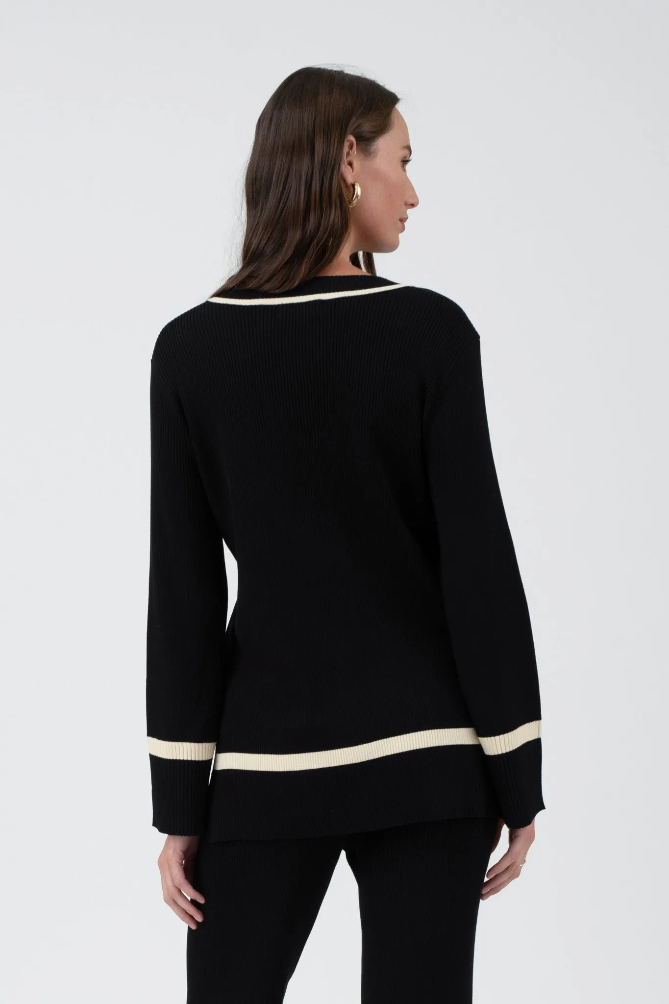 CONTRAST TRIM V NECK PULLOVER SWEATER