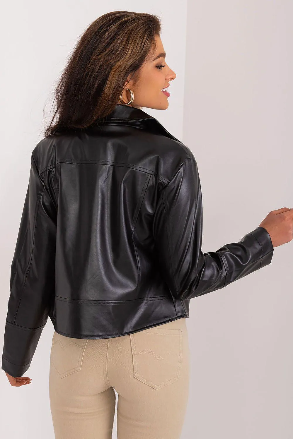 Eco-Conscious Fashion Zippered Jacket with Stylish Lapels and Practical Pockets