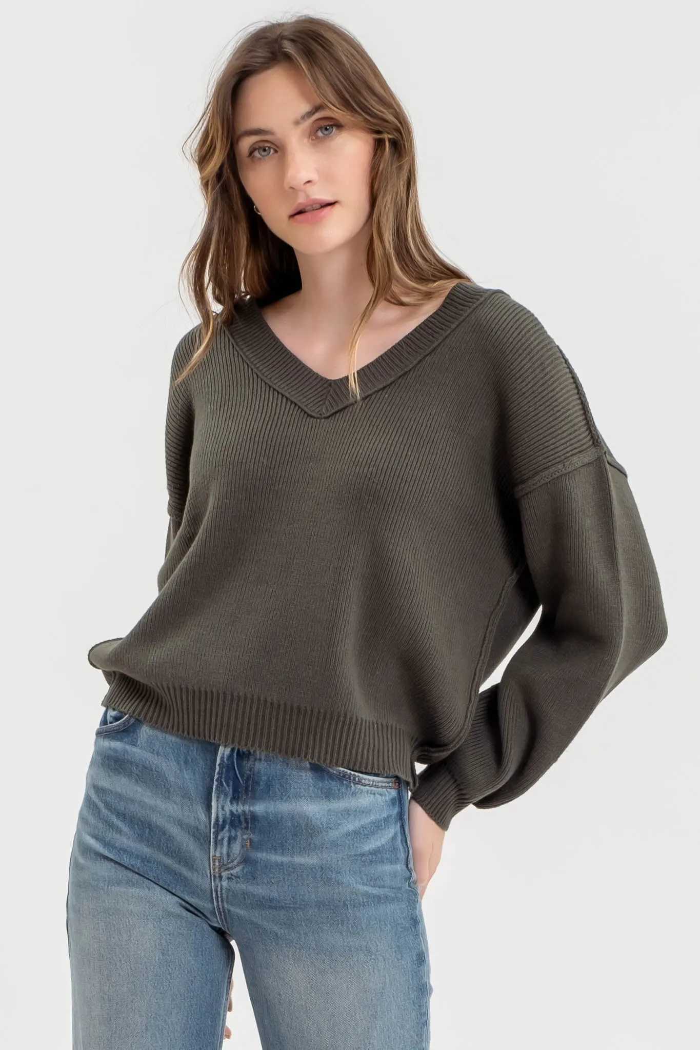 EXPOSED SEAM V NECK PULLOVER KNIT SWEATER