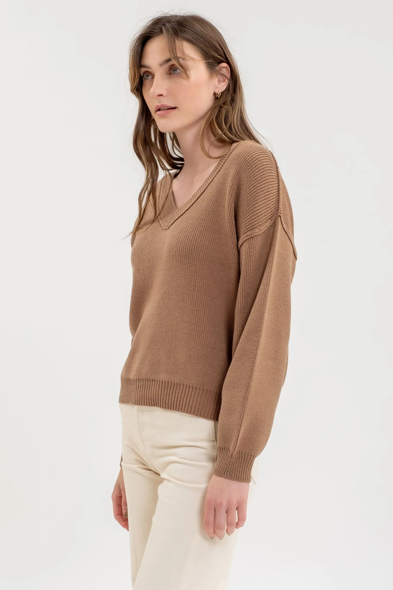 EXPOSED SEAM V NECK PULLOVER KNIT SWEATER