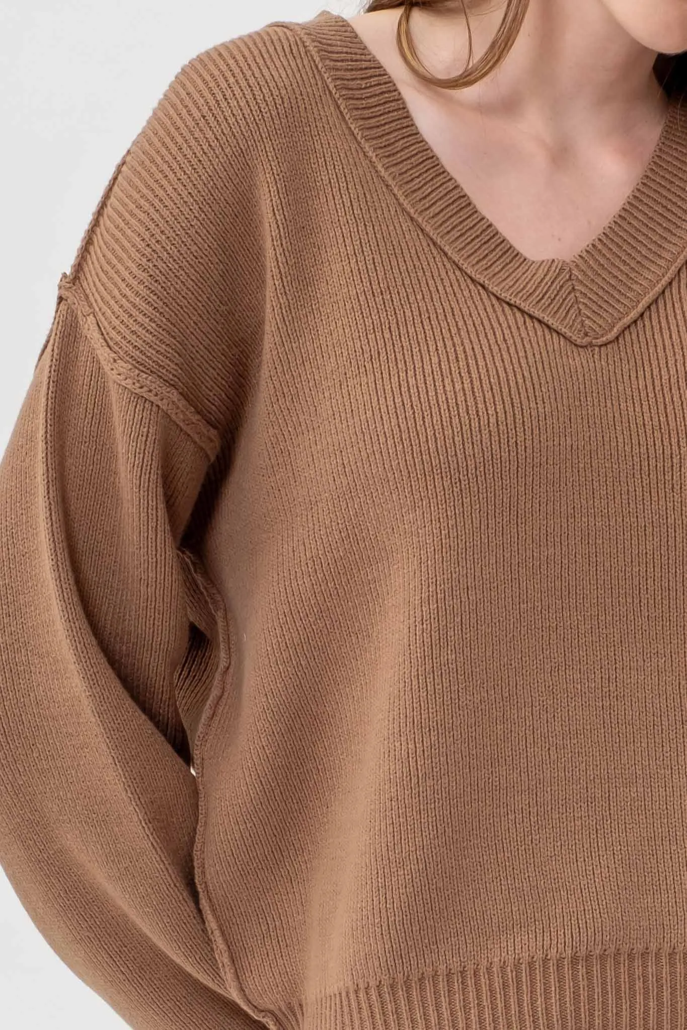 EXPOSED SEAM V NECK PULLOVER KNIT SWEATER