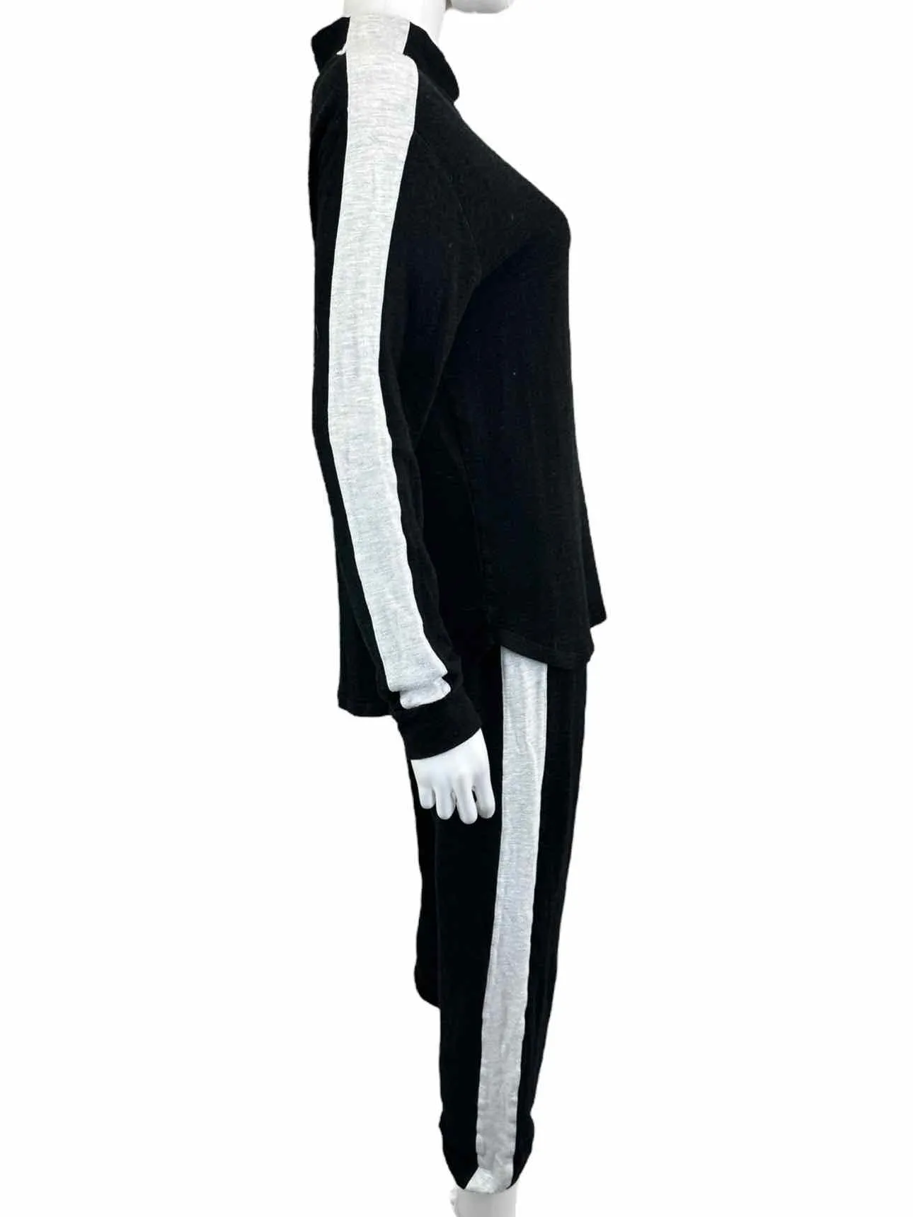 Monrow Black and White Knit Set Size M