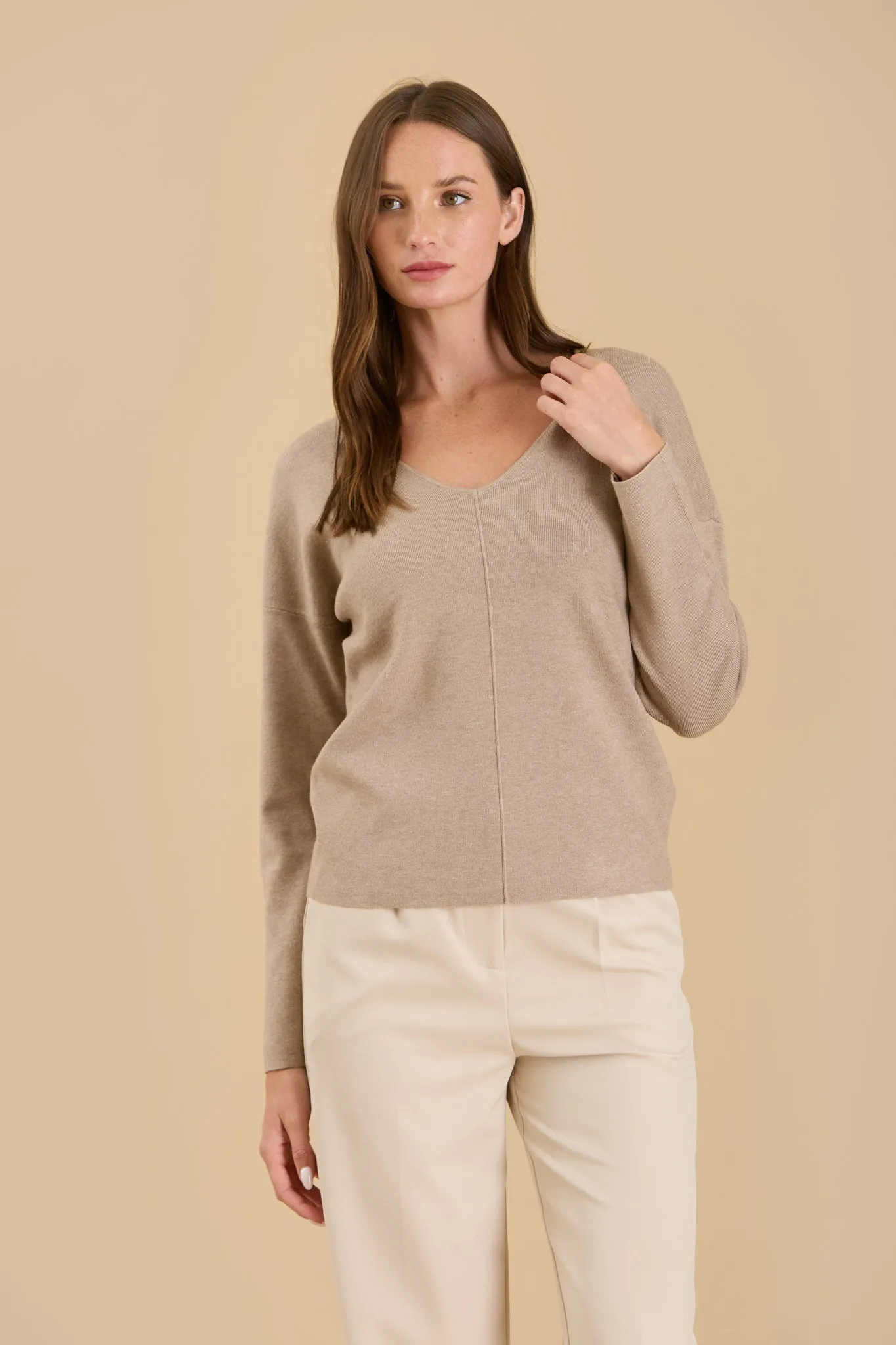 SOLID V NECK FRONT SEAM KNIT SWEATER