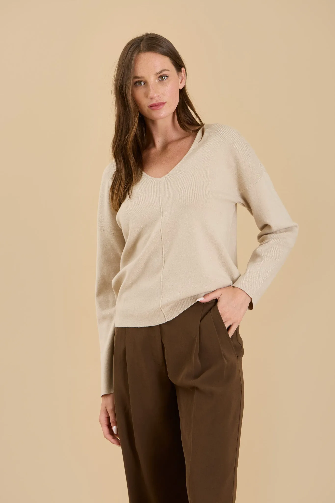 SOLID V NECK FRONT SEAM KNIT SWEATER