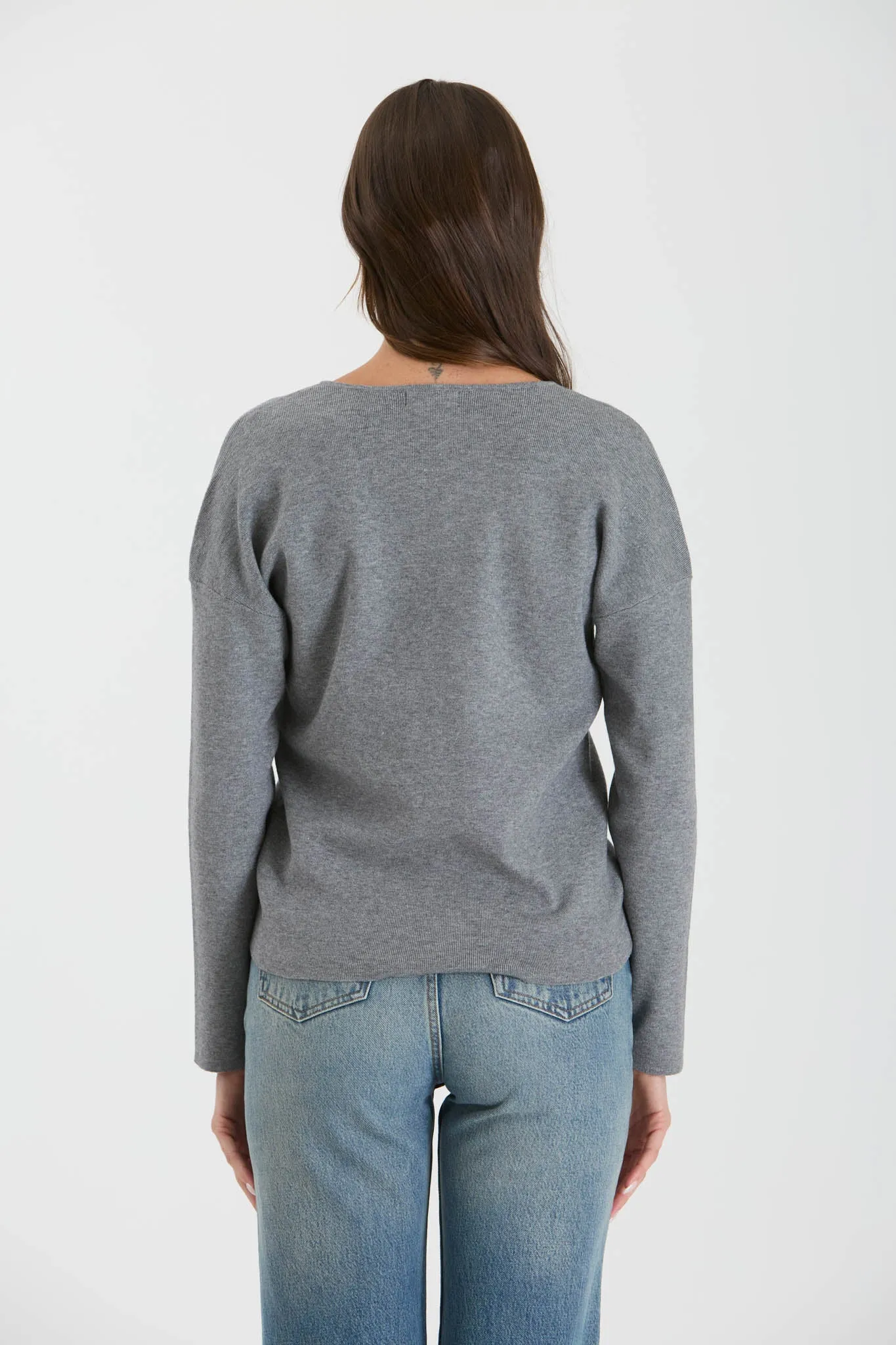 SOLID V NECK FRONT SEAM KNIT SWEATER