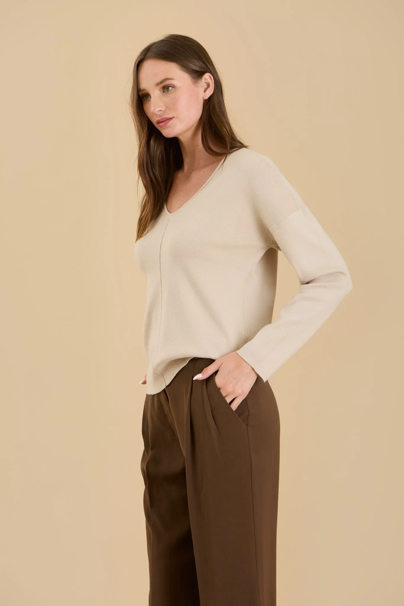 SOLID V NECK FRONT SEAM KNIT SWEATER